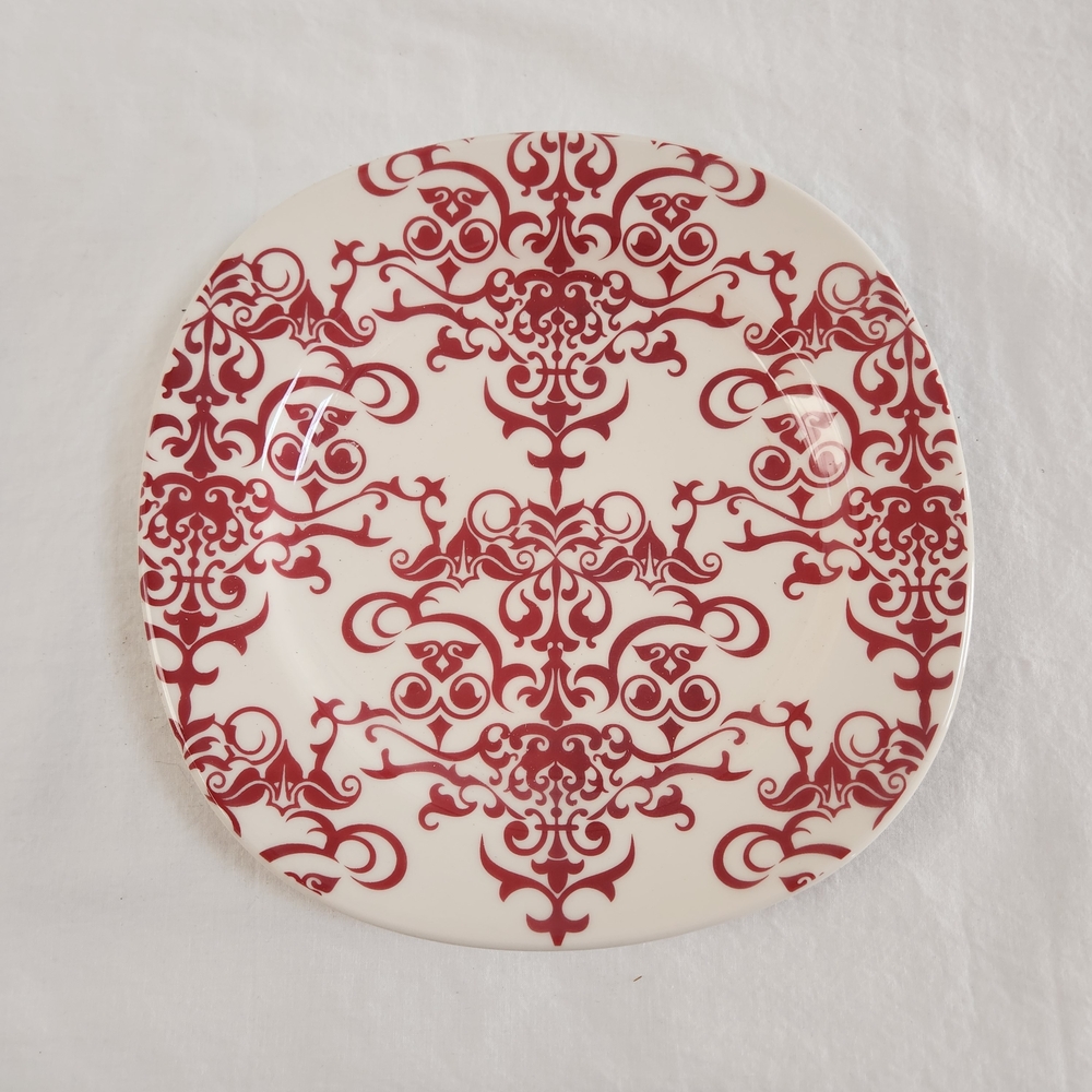 Pottery Barn VERSAILLES Red Dinner Plate